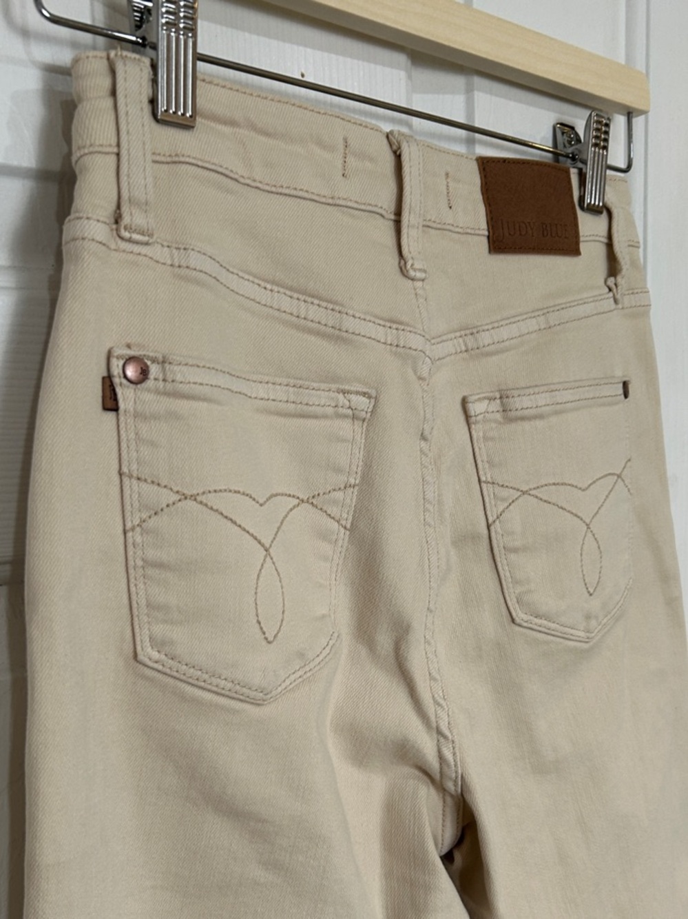 Judy Blue Garment Dyed Cream Beige Raw Hem Crop Jeans / Size 3 (26) - Picture 9 of 13